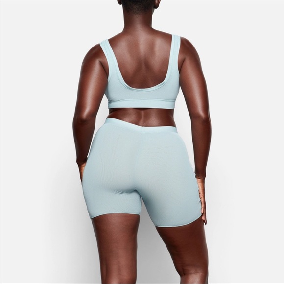 Skims Summer Mesh Short Sky - Picture 2 of 4